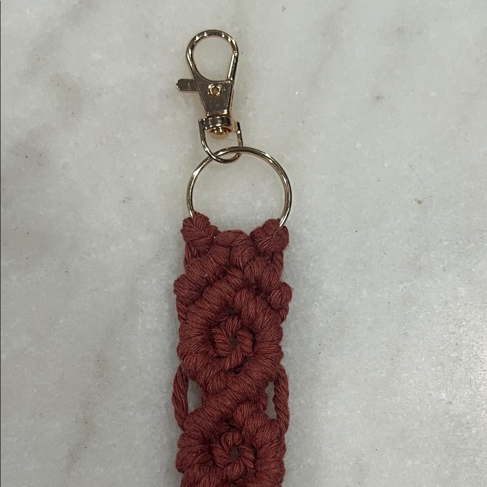 Elegant Macramé Keychain in Rust - Picture 2 of 4